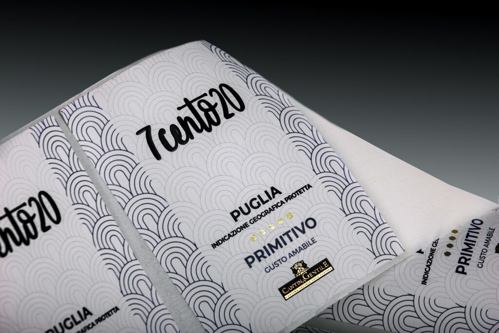 La particolare densità dei colori serigrafici fa si che vengano utilizzati molto spesso per impreziosire etichette che necessitano di dettagli pregiati