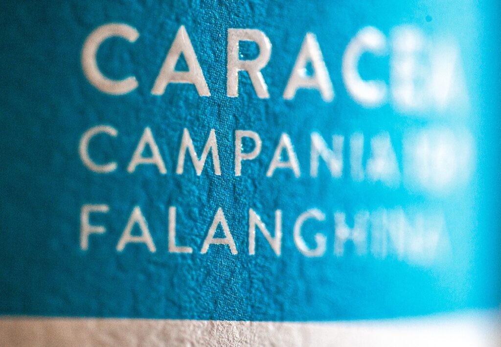 Questa è la magia della stampa UV a spessore: chiamata anche “Braille”.